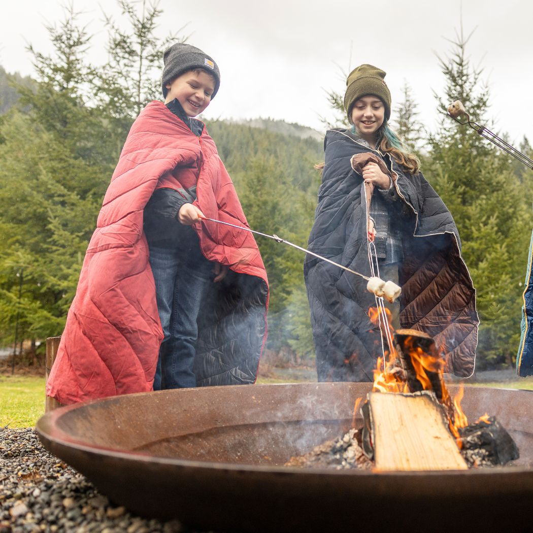 Campfire Puffy Throw Blanket - Black Mocha