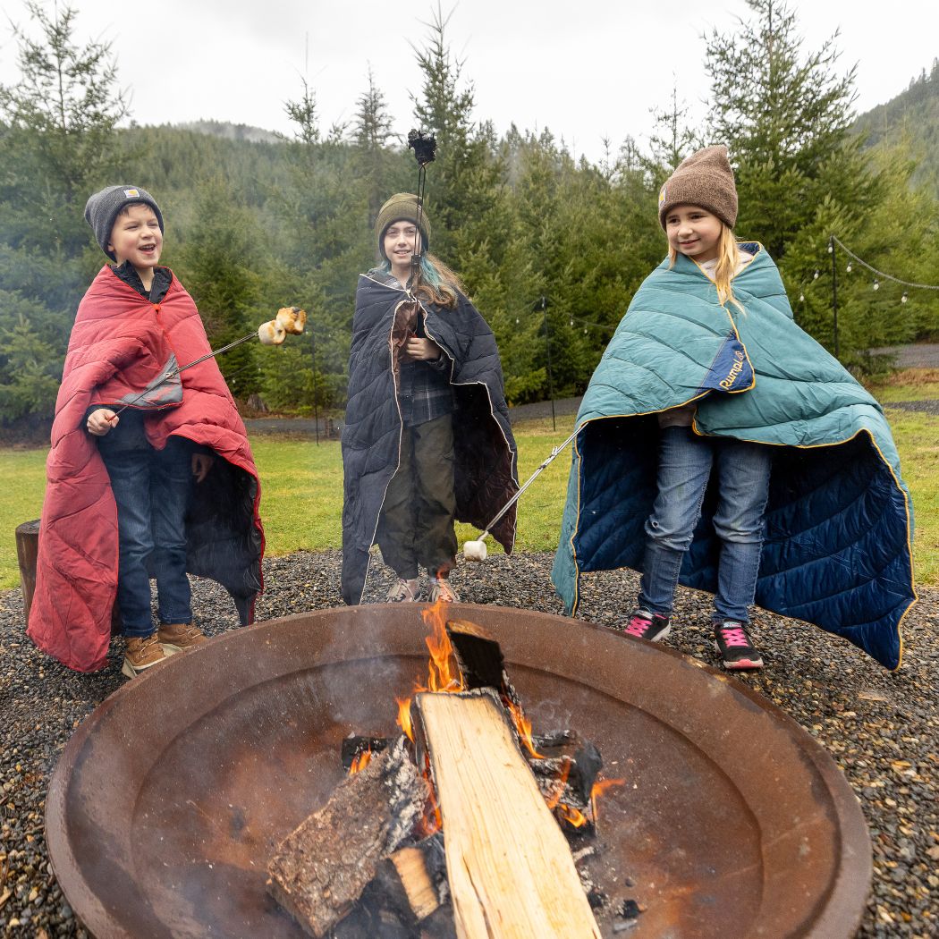 Campfire Puffy Throw Blanket - Cherry Charcoal